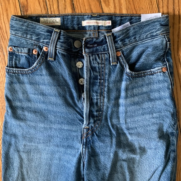Levi’s Ribcage Straight - Picture 2 of 5